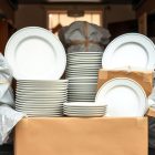 Jak bezpiecznie pakować talerze pionowo i poziomo: techniki minimalizujące ryzyko uszkodzeń podczas przeprowadzki
